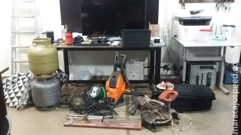 Polícia faz pente fino em residência de Dourados, prende 4 e recupera produtos furtados Polícia faz pente fino em residência de Dourados, prende 4 e recupera produtos furtados