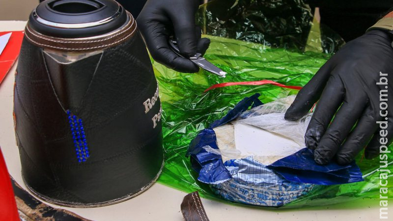 Polícia paraguaia encontra cocaína em chaleiras elétricas que iriam para a Espanha Polícia paraguaia encontra cocaína em chaleiras elétricas que iriam para a Espanha