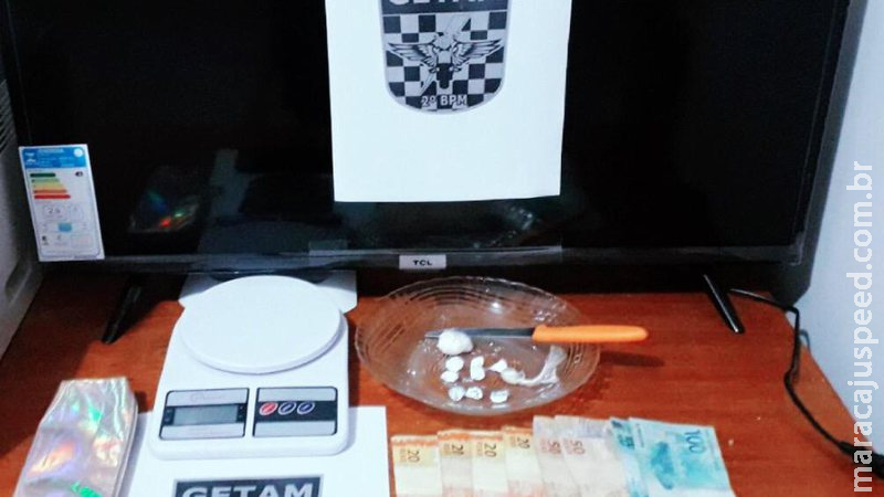 Polícia prende homem em flagrante por tráfico de drogas e receptação Polícia prende homem em flagrante por tráfico de drogas e receptação