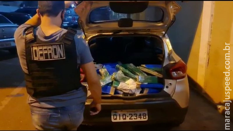 Polícia recupera veículo roubado e apreende 270 quilos de maconha na fronteira Polícia recupera veículo roubado e apreende 270 quilos de maconha na fronteira