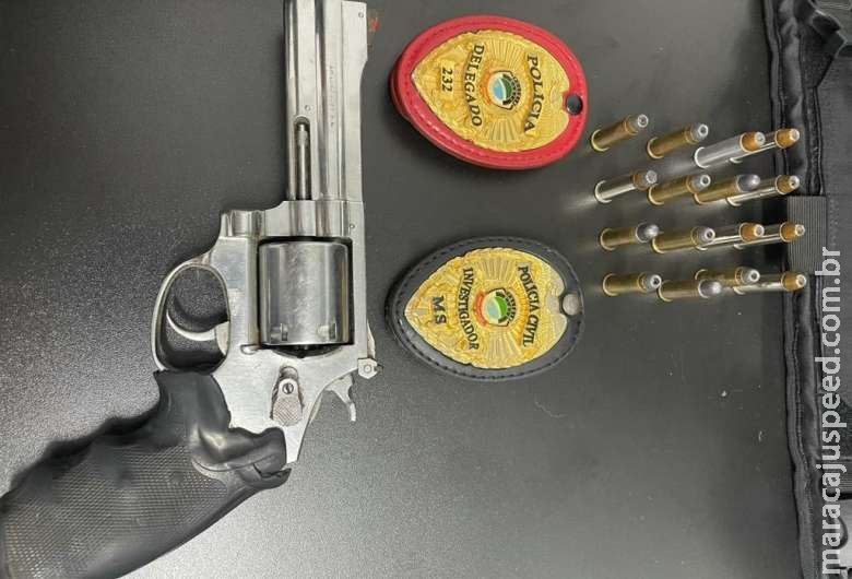 Polícia resgata jovem sequestrada pelo próprio pai em fazenda Polícia resgata jovem sequestrada pelo próprio pai em fazenda