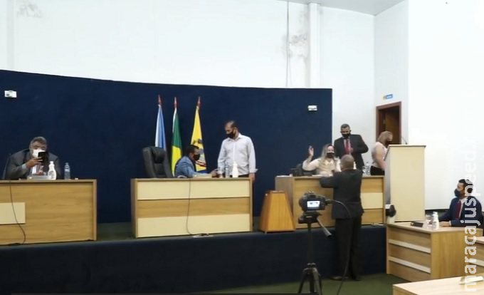 Por 6 votos a 4, Câmara abre processo de cassação de prefeito de Ribas do Rio Pardo Por 6 votos a 4, Câmara abre processo de cassação de prefeito de Ribas do Rio Pardo