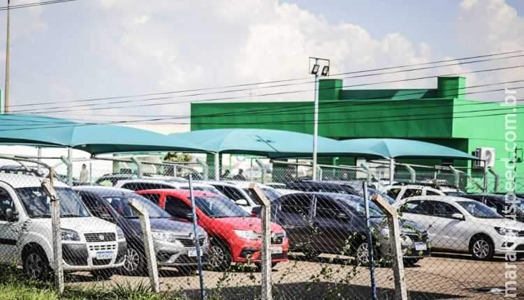 Preço da gasolina e menos corridas fazem motoristas de aplicativo devolverem carros para locadoras Preço da gasolina e menos corridas fazem motoristas de aplicativo devolverem carros para locadoras