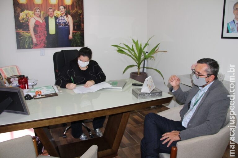 Prefeita Rhaiza Matos assina convênio de estágio com o IFMS de Naviraí Prefeita Rhaiza Matos assina convênio de estágio com o IFMS de Naviraí