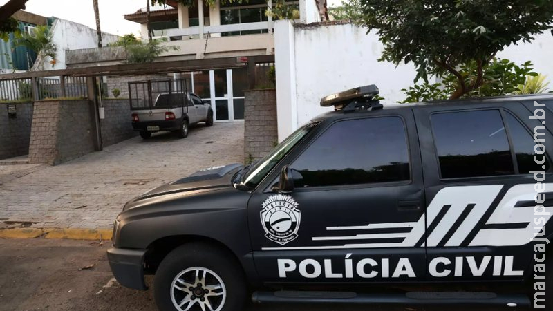 Proprietário que deixava filhotinha de cachorro amarrada o dia inteiro é denunciado Proprietário que deixava filhotinha de cachorro amarrada o dia inteiro é denunciado