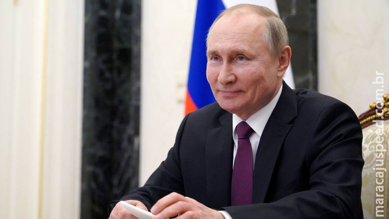 Putin assina lei que pode mantê-lo como presidente da Rússia até 2036 Putin assina lei que pode mantê-lo como presidente da Rússia até 2036