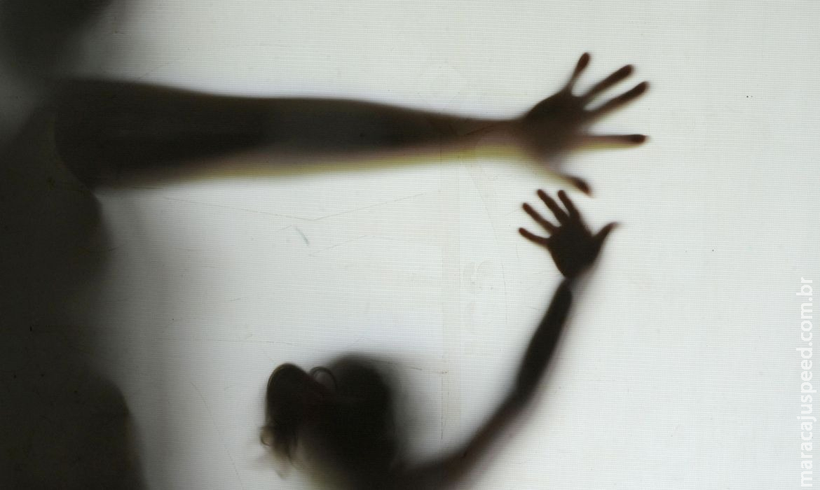 Senado aprova projeto em benefício de vítimas de violência doméstica Senado aprova projeto em benefício de vítimas de violência doméstica