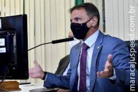 Sob pressão, relator do Orçamento aceita cancelar R$ 10 bilhões em emendas Sob pressão, relator do Orçamento aceita cancelar R$ 10 bilhões em emendas