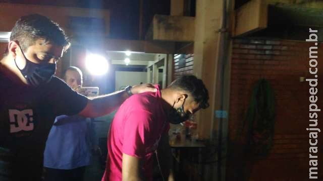 Supeito de matar homem com 20 facadas é preso com a moto da vítima Supeito de matar homem com 20 facadas é preso com a moto da vítima