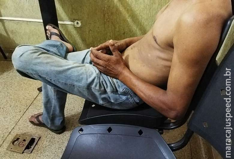 Suspeito se apresenta à polícia e nega assassinato de cabelereiro em favela Suspeito se apresenta à polícia e nega assassinato de cabelereiro em favela