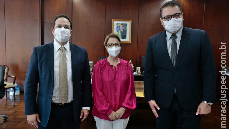 Tereza Cristina garante R$ 1,6 mi para construção de pontes entre Dourados e Douradina Tereza Cristina garante R$ 1,6 mi para construção de pontes entre Dourados e Douradina