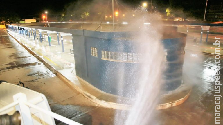 Terminais de ônibus passam por desinfecção na noite desta terça-feira Terminais de ônibus passam por desinfecção na noite desta terça-feira