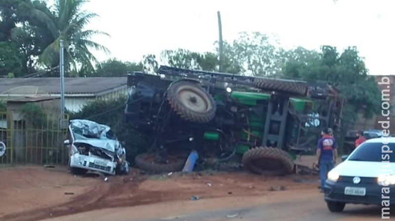  Uniport perde freio, bate em carros e derruba poste de energia entre Jateí e Glória de Dourados 