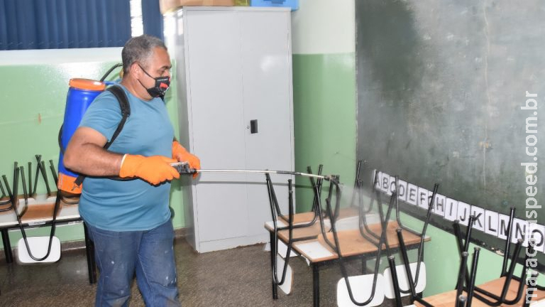 A dois meses do retorno, escolas municipais passam por desinfecção e adaptações em Campo Grande A dois meses do retorno, escolas municipais passam por desinfecção e adaptações em Campo Grande