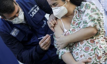 Anvisa orienta suspensão de vacina da AstraZeneca para grávidas Anvisa orienta suspensão de vacina da AstraZeneca para grávidas