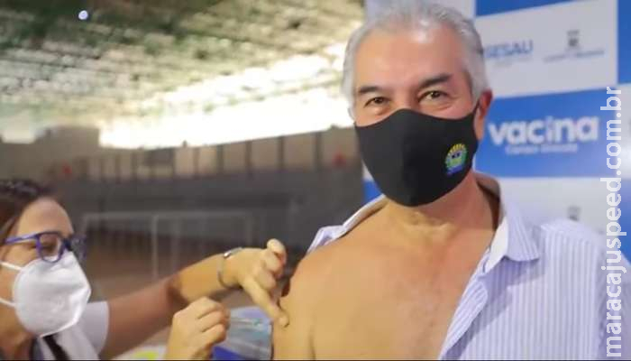Aos 57 anos, Reinaldo Azambuja é vacinado contra a covid-19 Aos 57 anos, Reinaldo Azambuja é vacinado contra a covid-19
