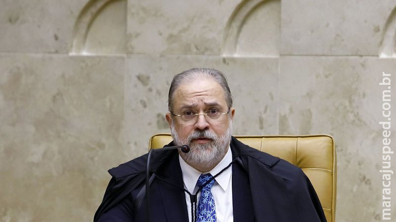 Aras diz ser contra pedido para investigar cheques de Queiroz a Michelle Aras diz ser contra pedido para investigar cheques de Queiroz a Michelle