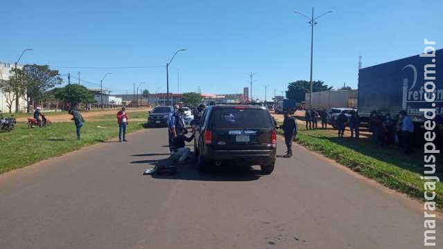 Assaltantes atiram em carro blindado e levam dinheiro do Shopping China Assaltantes atiram em carro blindado e levam dinheiro do Shopping China