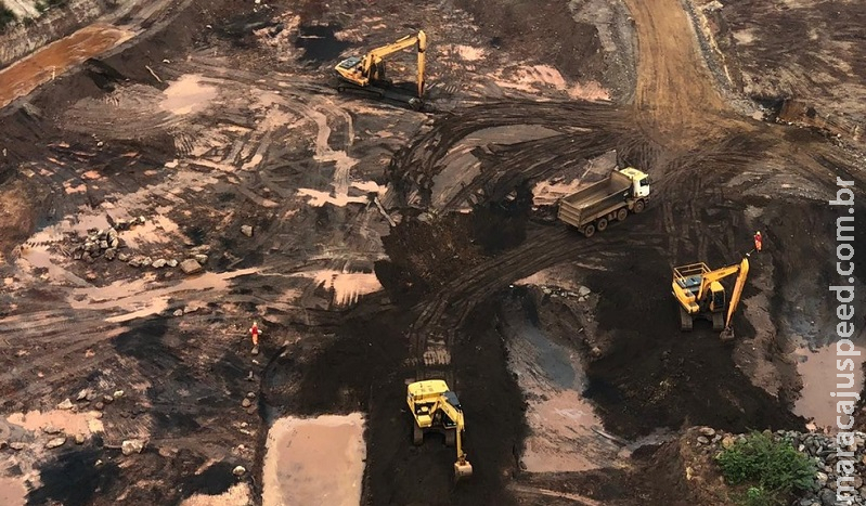 Bombeiros retomam buscas por desaparecidos em tragédia de Brumadinho Bombeiros retomam buscas por desaparecidos em tragédia de Brumadinho