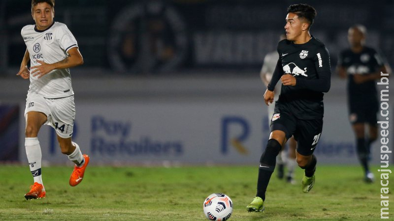 Bragantino tem jogador expulso, leva gol nos acréscimos e perde na Sul-Americana