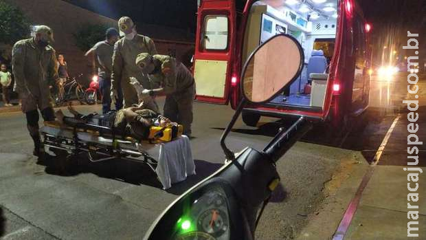 Cachorro atravessa rua e causa queda de motociclista em MS Cachorro atravessa rua e causa queda de motociclista em MS
