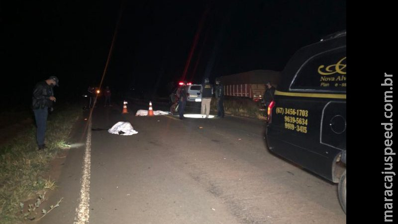 Casal de idosos morre em grave acidente entre moto e caminhão na MS-145 Casal de idosos morre em grave acidente entre moto e caminhão na MS-145
