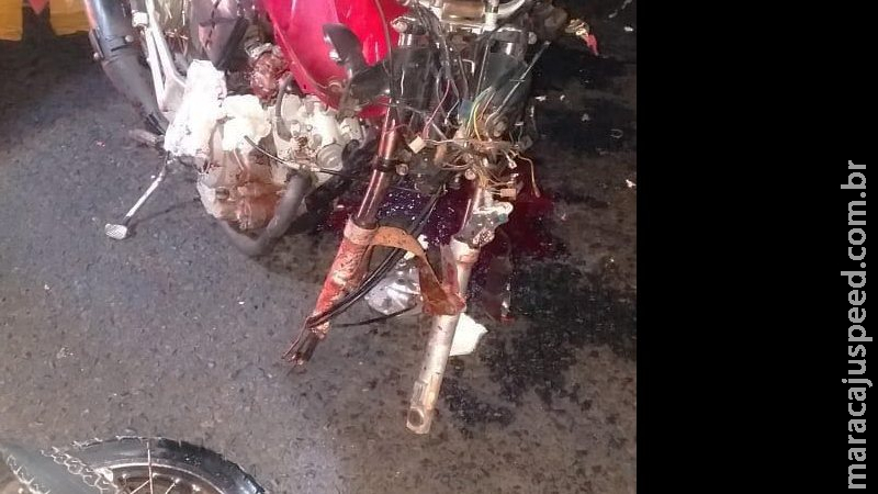 Com droga em caixote, motociclista entra na contramão e morre esmagado por carreta na BR-163