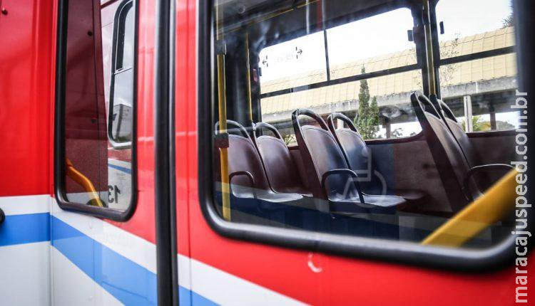 Dentro de ônibus, passageiros são assaltados por bandido armado em Campo Grande