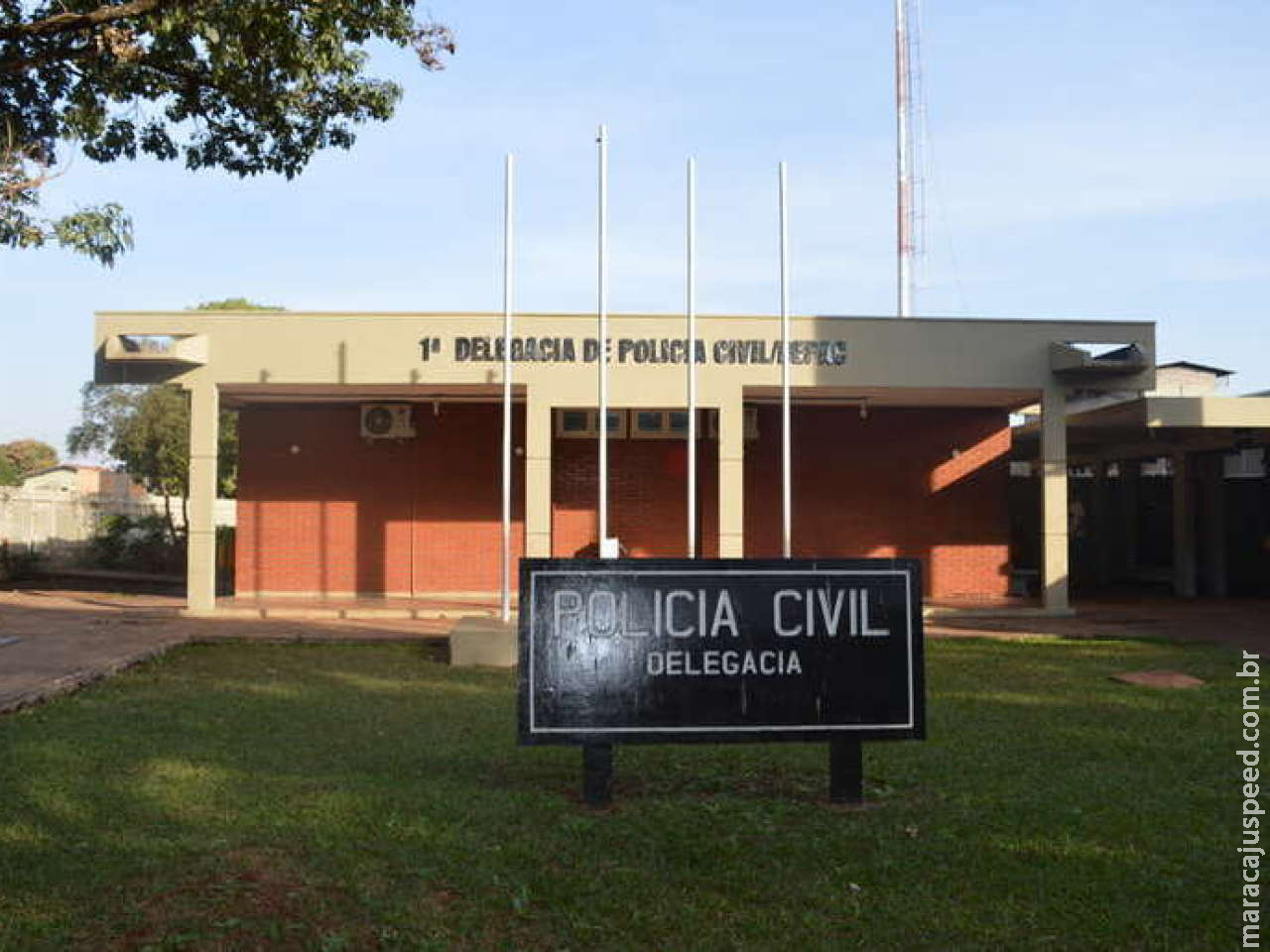 Detido por violência doméstica, jovem agride policiais e ameaça vítima Detido por violência doméstica, jovem agride policiais e ameaça vítima