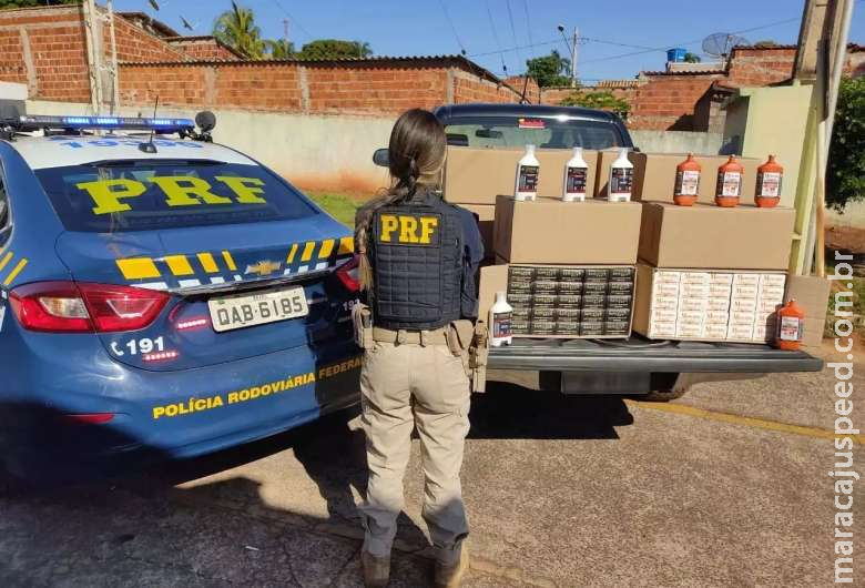 Dupla é pega com 400 medicamentos de origem estrangeira em caminhonete Dupla é pega com 400 medicamentos de origem estrangeira em caminhonete