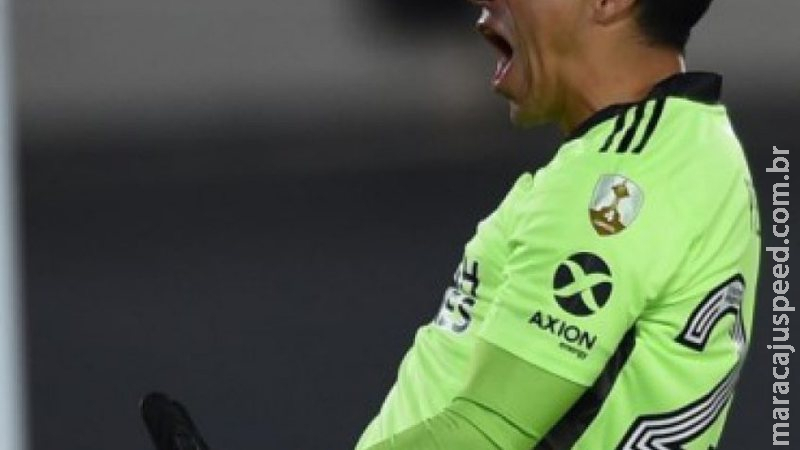 Em noite histórica, River vence Santa Fe sem reservas e com goleiro improvisado Em noite histórica, River vence Santa Fe sem reservas e com goleiro improvisado
