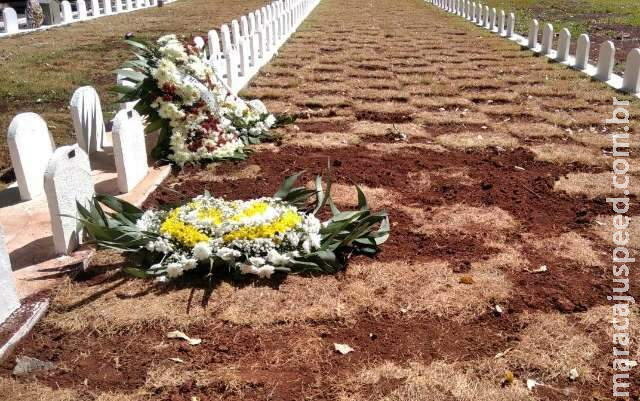 Esquizofrênico, Camilo agora descansa ao lado da mãe que ele esquartejou Esquizofrênico, Camilo agora descansa ao lado da mãe que ele esquartejou