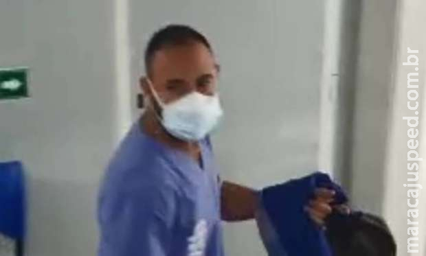 Falso médico gravou vídeo de idosa com Covid antes de morrer em hospital Falso médico gravou vídeo de idosa com Covid antes de morrer em hospital