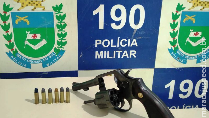 Homem é preso em flagrante por ameaçar enteada com arma de fogo Homem é preso em flagrante por ameaçar enteada com arma de fogo