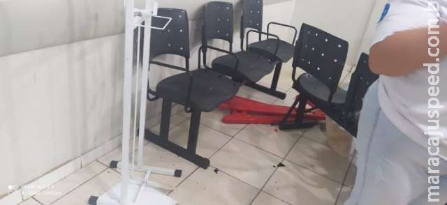 Jovem de 23 anos destrói recepção de hospital durante surto Jovem de 23 anos destrói recepção de hospital durante surto