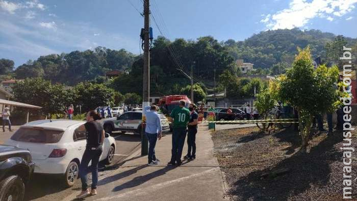 Jovem mata crianças em escola de Santa Catarina Jovem mata crianças em escola de Santa Catarina
