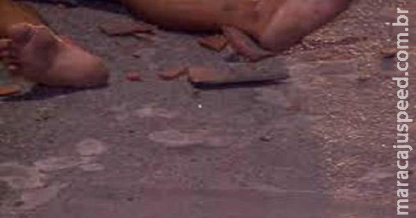 Ladrão persegue mulher na rua e é espancado por populares em Campo Grande Ladrão persegue mulher na rua e é espancado por populares em Campo Grande