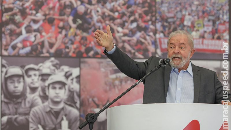 Lula admite que será candidato em 2022 em entrevista à revista francesa Lula admite que será candidato em 2022 em entrevista à revista francesa
