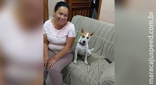 Marido mata esposa na sala de casa e atira na própria cabeça em MS Marido mata esposa na sala de casa e atira na própria cabeça em MS