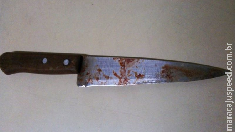 Menino esfaqueia o pai no peito para defender a mãe de agressões em cidade de MS Menino esfaqueia o pai no peito para defender a mãe de agressões em cidade de MS