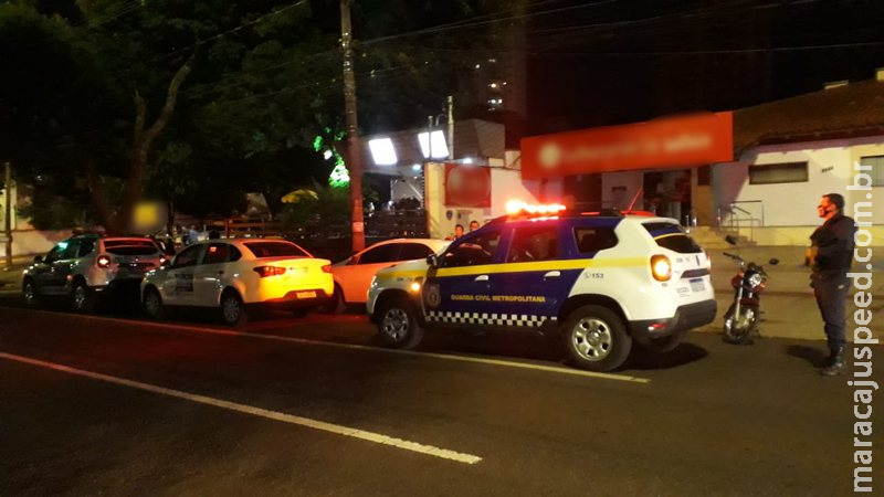 Mesmo com frio, fiscalização abordou 55 pessoas nas ruas após toque de recolher em Campo Grande Mesmo com frio, fiscalização abordou 55 pessoas nas ruas após toque de recolher em Campo Grande