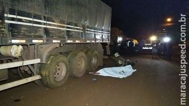 Motociclista de 18 anos bate na traseira de carreta e morre em MS Motociclista de 18 anos bate na traseira de carreta e morre em MS