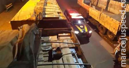 Motorista é preso com 45 mil pacotes de cigarros contrabandeados Motorista é preso com 45 mil pacotes de cigarros contrabandeados
