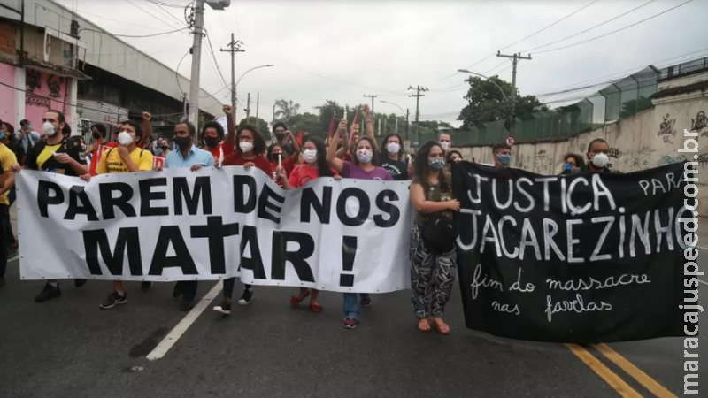 Nas redes, moradores do Jacarezinho relatam drama e apontam excessos da polícia Nas redes, moradores do Jacarezinho relatam drama e apontam excessos da polícia
