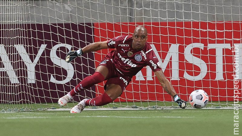 Palmeiras busca três vezes o empate, mas é superado pelo Defensa com gol no fim