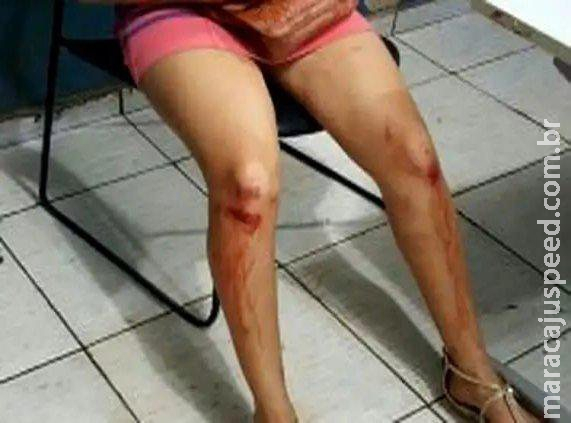 Para não ser estuprada, jovem se joga de carro após saída de bar com amigos Para não ser estuprada, jovem se joga de carro após saída de bar com amigos