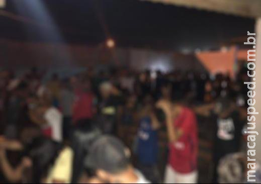 PM acaba com festinha em tabacaria com 200 pessoas e dois são levados para a delegacia PM acaba com festinha em tabacaria com 200 pessoas e dois são levados para a delegacia