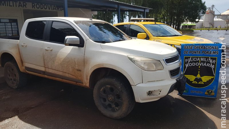 Polícia apreende caminhonete furtada e motorista foge correndo ao Paraguai Polícia apreende caminhonete furtada e motorista foge correndo ao Paraguai