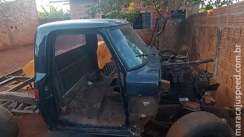 Polícia ‘estoura’ desmanche de carros furtados em Campo Grande e 3 são levados para a delegacia