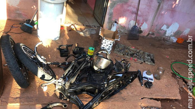 Polícia fecha desmanche de motos roubadas após denúncia Polícia fecha desmanche de motos roubadas após denúncia